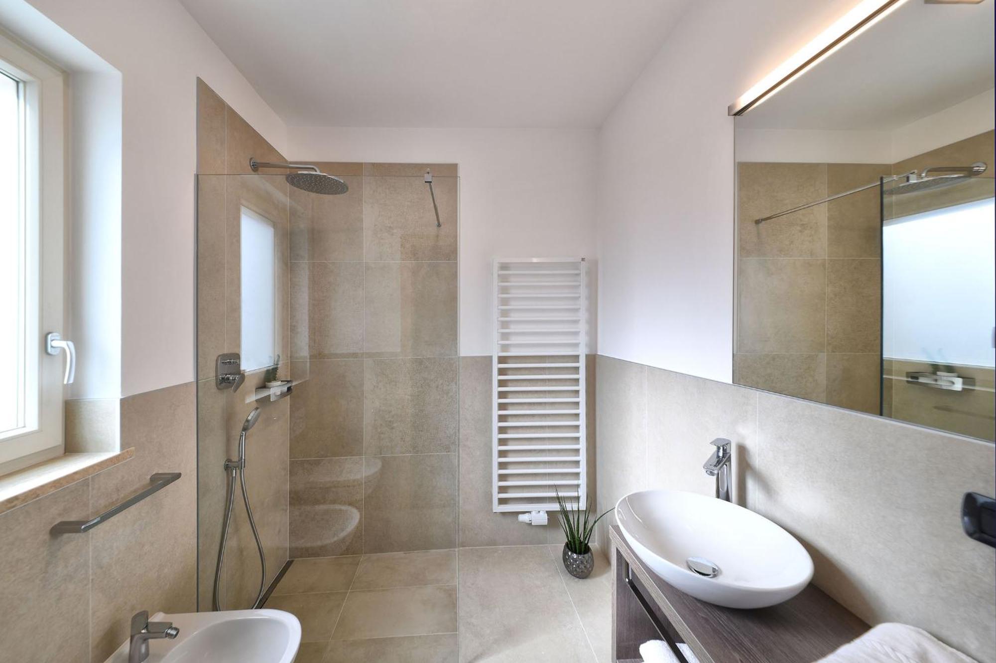 Hotel Das Stachelburg ปาร์ชีเนส ภายนอก รูปภาพ